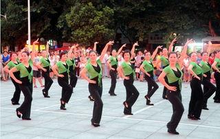 扎西枫丹娱乐吃瓜广场舞,吃瓜广场舞,揭秘娱乐圈新潮流